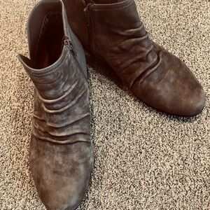 Rockport Cobb Hill Gratasha Panel 2 Womens Boot Size 9.5 Gray/‎ Tan Suede